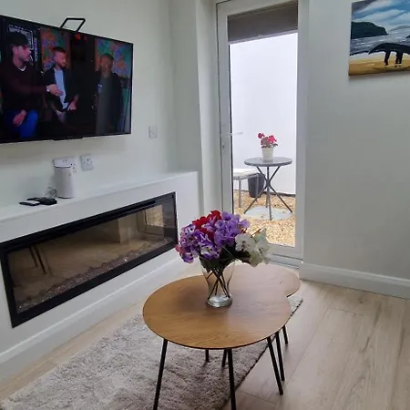 Newly Refurbed 1bd In Prime Location