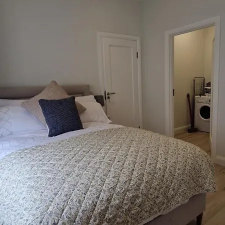 בית נופש Newly Refurbed 1bd In Prime Location *