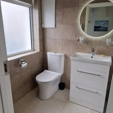 Newly Refurbed 1bd In Prime Location