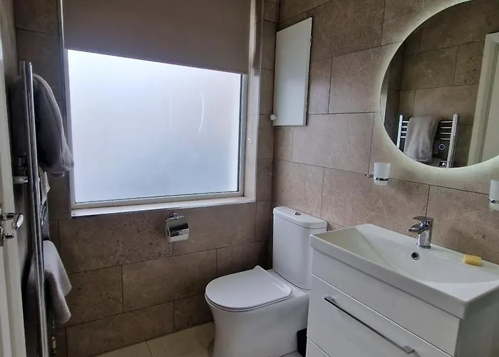 Ferienhaus Newly Refurbed 1bd In Prime Location